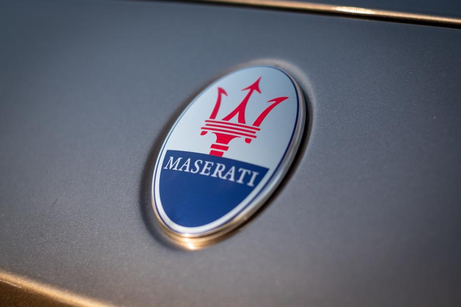 Логотип Maserati Ghibli GranSport 2017 года  (фото 18 из 18)